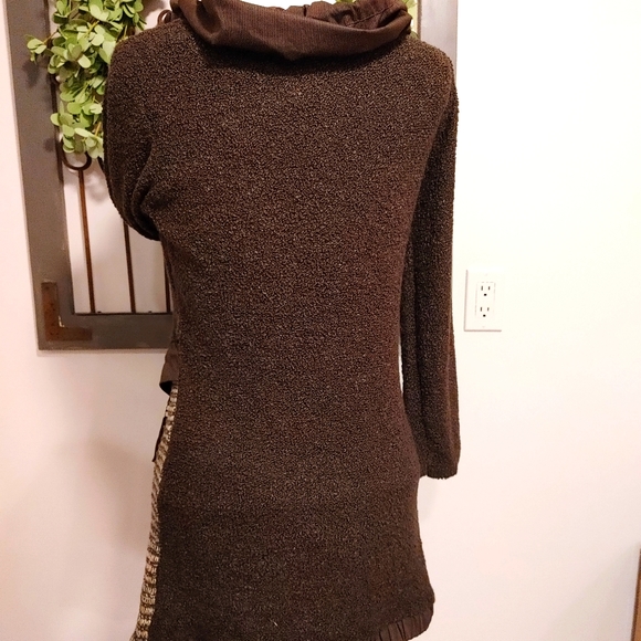 NWOT Gorgeous thigh length asymmetrical sweater - Picture 4 of 5